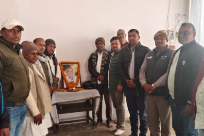 Vinod Pragatisheel Foundations president and members attended the funeral of late Aditya Singh and paid tribute