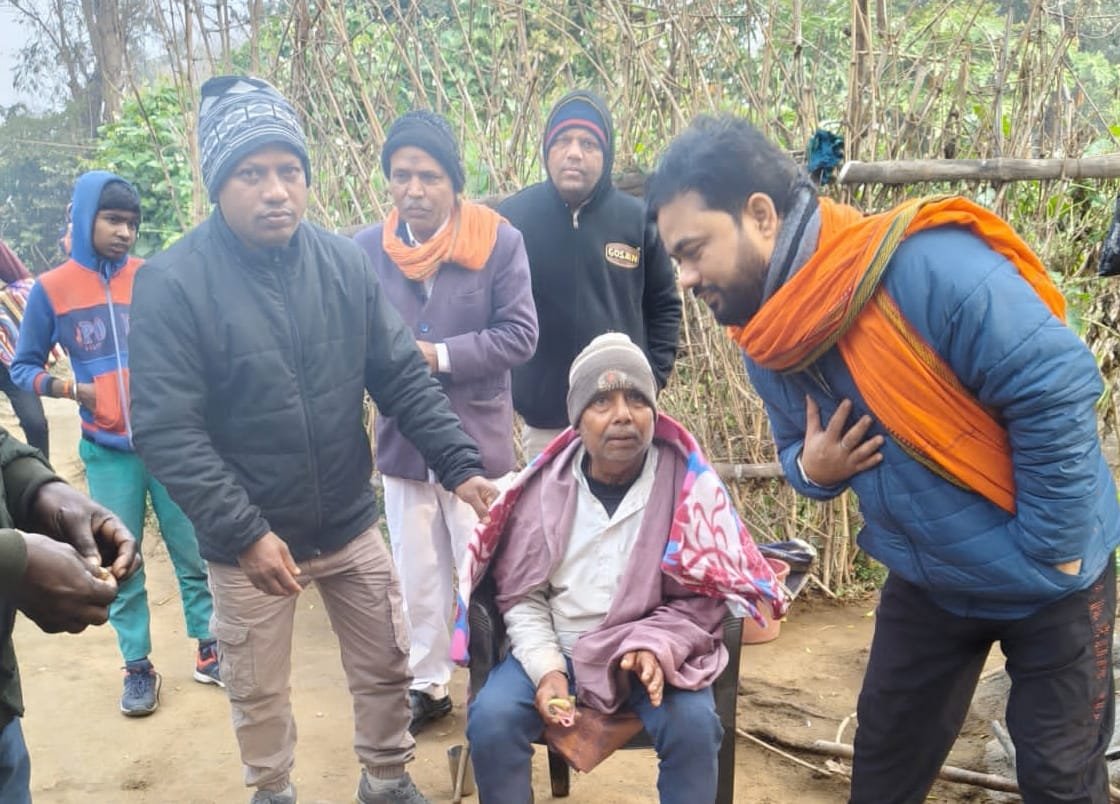 Ward councilor candidate and social worker distributed 350 blankets among the needy by going door to door in Godrama Kala village