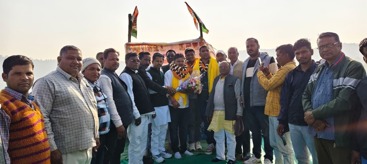 Youth Congress felicitation ceremony cum picnic programme organised in a grand manner resolution taken to strengthen the organisation