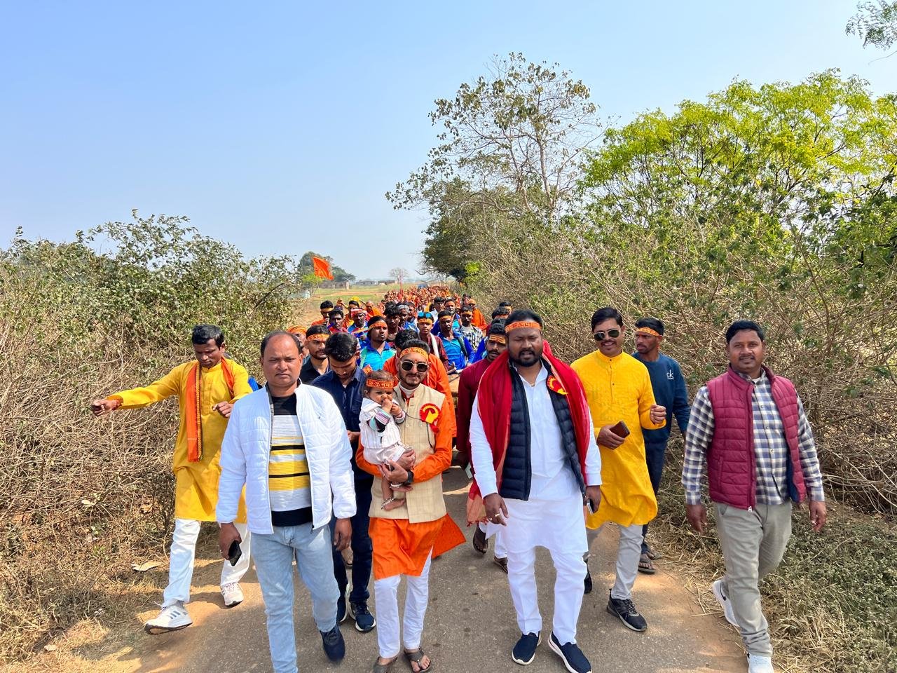 Grand inauguration of Shiv Mandir Pran Pratishtha Mahayagna in Crowds gathered in Kalash Yatra BJP leader Sunny Toppo participated