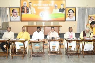 प्रदेश अध्यक्ष आदित्य साहू ने प्रदेश भाजपा कार्यालय में पदाधिकारियों के साथ बैठक की