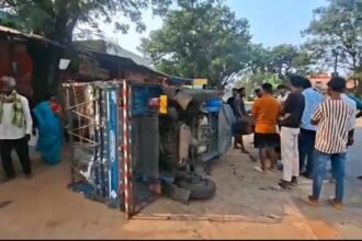 पेटरवार में स्कॉर्पियो और मालवाहक टेंपो में जोरदार टक्कर